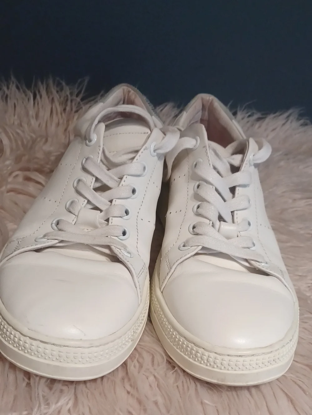 Lola Cruz White Leather Sneakers With Rhinestones